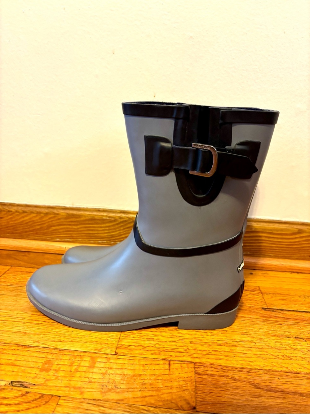 Nautica Gray and Black Short Mid-Calf Rain Boots with Buckle